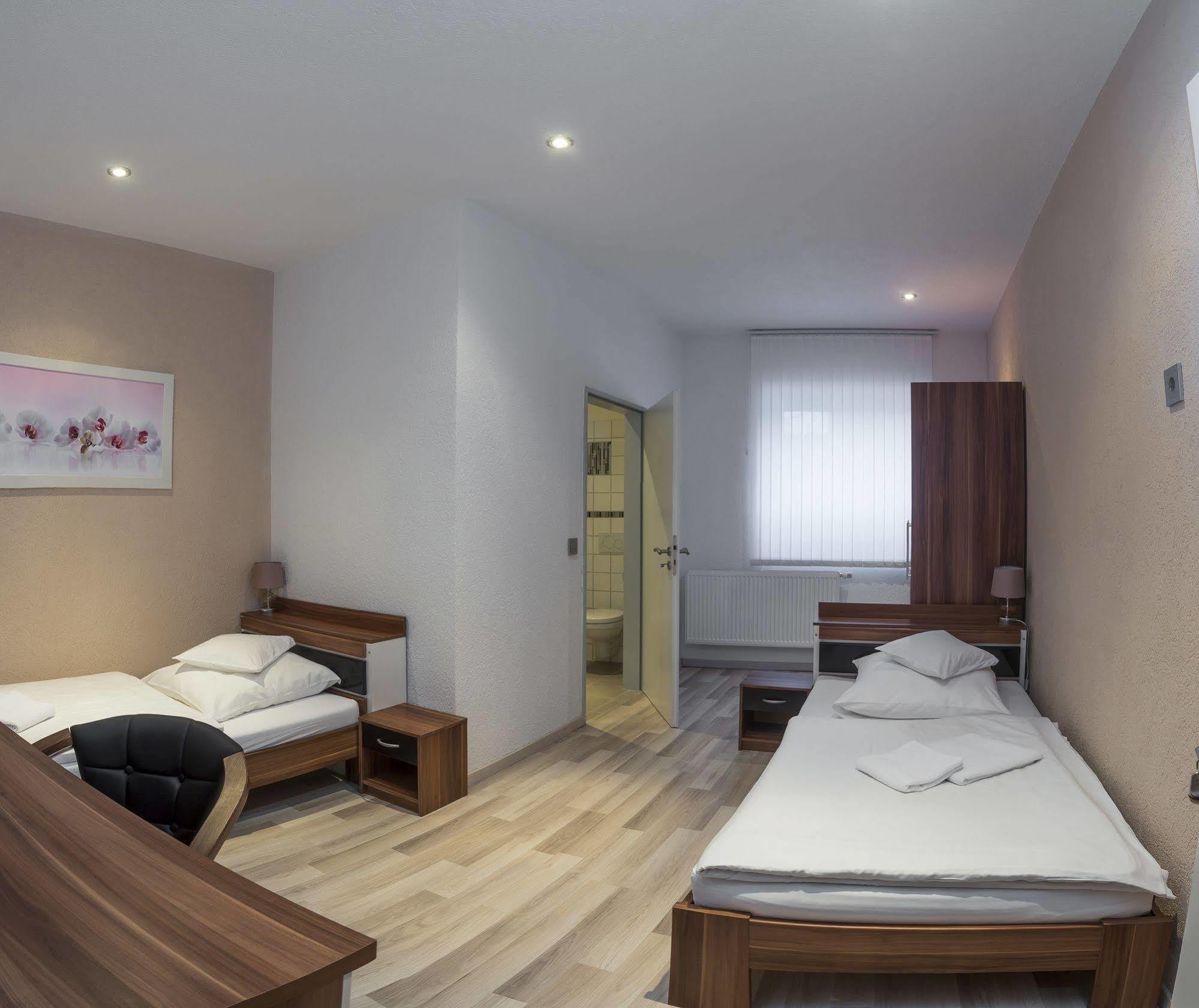 Pension Donau Grill Hannover Exterior photo