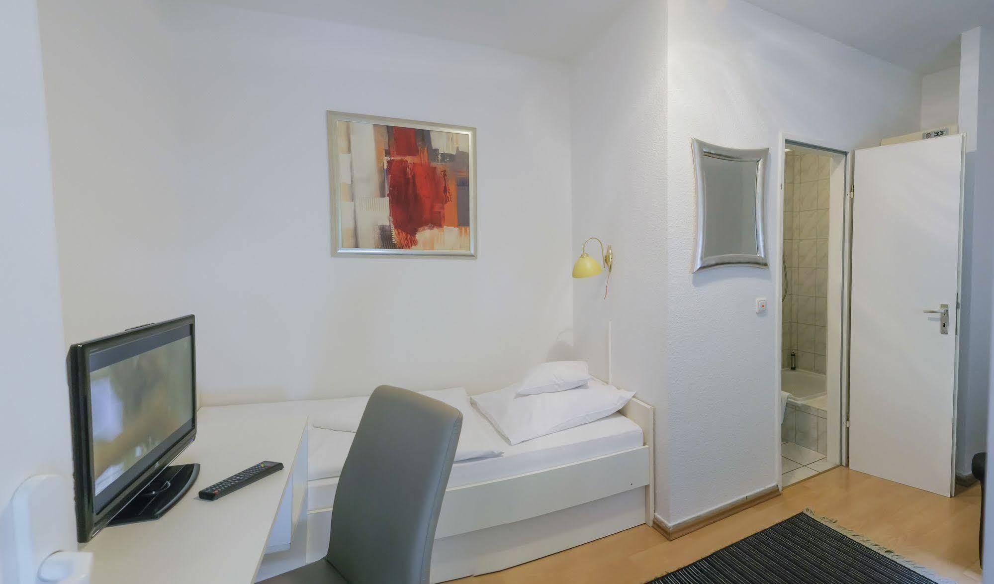 Pension Donau Grill Hannover Exterior photo